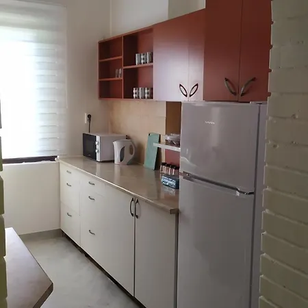 Lägenhet Tuerkiz - 5 Szobas 13 Fos Apartmanhaz 4km A Balaton-