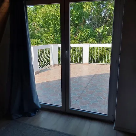 Lägenhet Tuerkiz - 5 Szobas 13 Fos Apartmanhaz 4km A Balaton- *