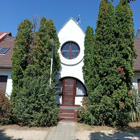 Lägenhet Tuerkiz - 5 Szobas 13 Fos Apartmanhaz 4km A Balaton-