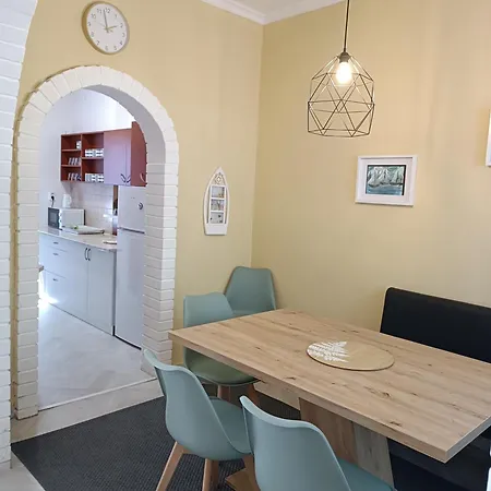 Lägenhet Tuerkiz - 5 Szobas 13 Fos Apartmanhaz 4km A Balaton- *