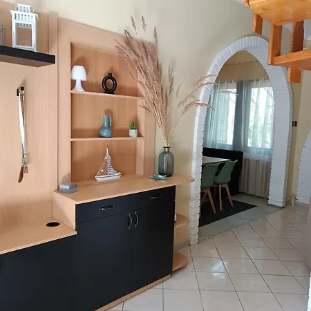 Tuerkiz - 5 Szobas 13 Fos Apartmanhaz 4km A Balaton- Διαμέρισμα *