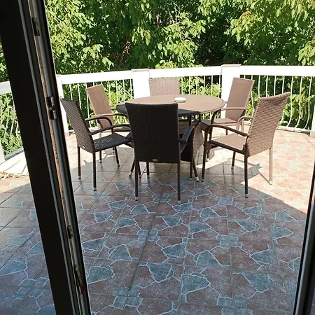 Tuerkiz - 5 Szobas 13 Fos Apartmanhaz 4km A Balaton- Διαμέρισμα